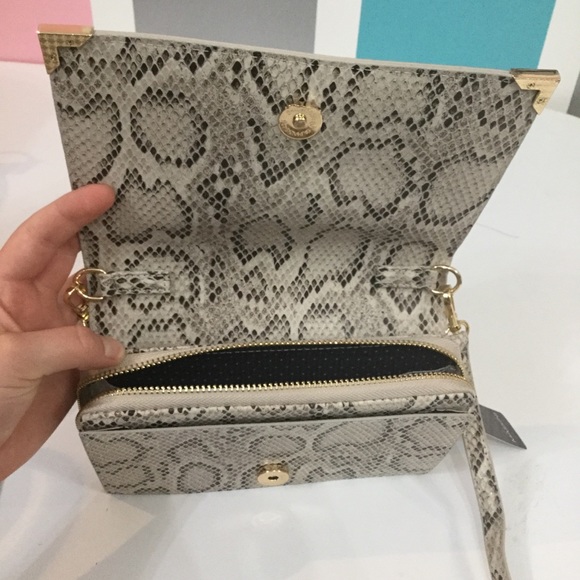🛑SOLD🛑 Super cute snake skin crossbody! NWT - Picture 2 of 6
